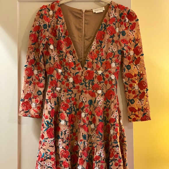 Lovers + Friends Dresses & Skirts - Elegant cocktail/wedding guest flowery dress